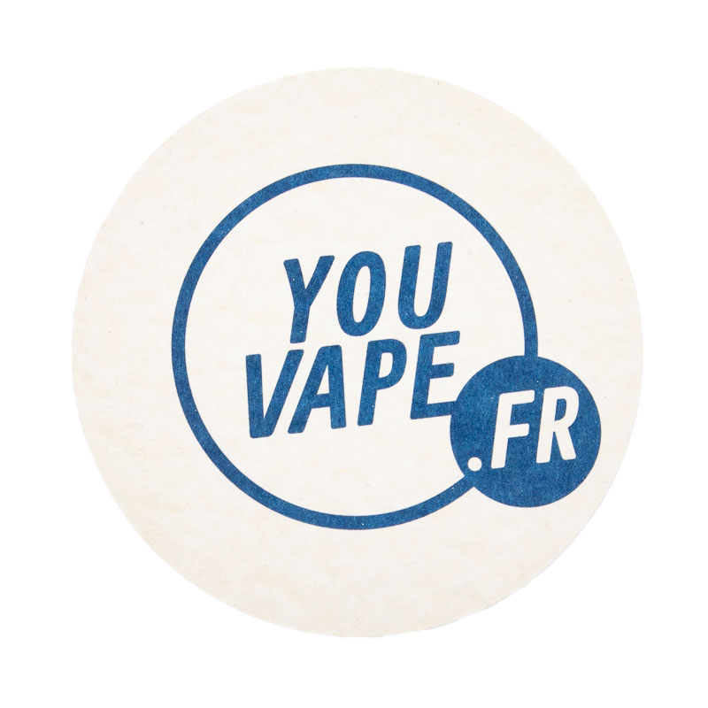 Le sous-verre YouVape 2025 porte les couleurs de votre shop préféré, en bleu ou en blanc selon le côté choisi.